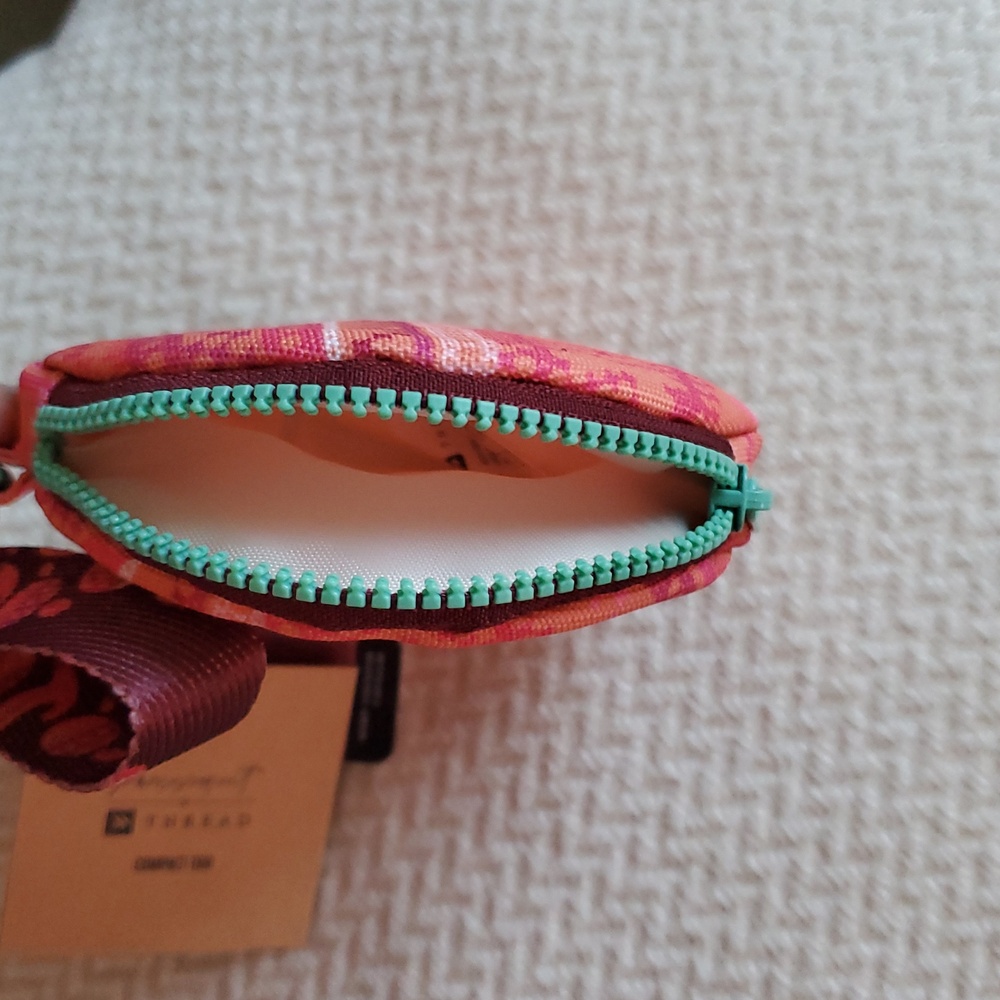 FP Movement X Thread Sidekick Wallet/Peach Flirt - Picture 7 of 10